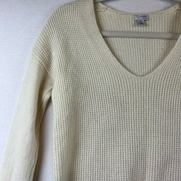Halogen Womens V-Neck 100% Cashmere Sweater XS Cream Textured Knit Long Sleeve - Picture 2 of 13